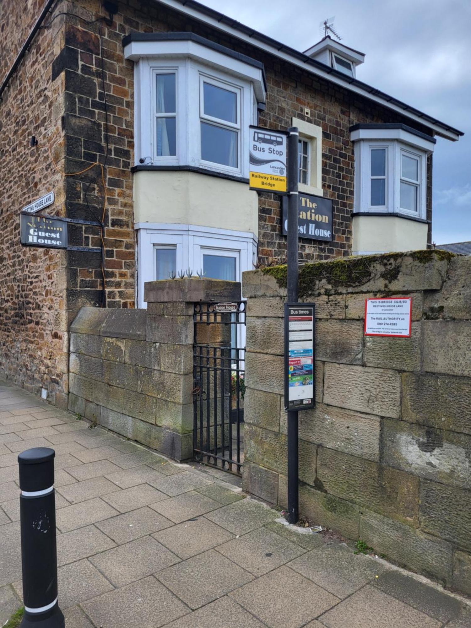 Station Guesthouse - Key Pad Entry Lancaster Esterno foto